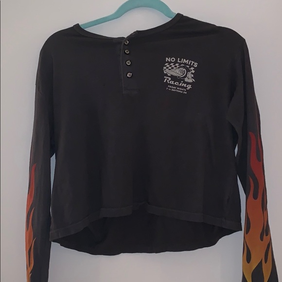 Urban Outfitters cropped shirt - Picture 2 of 3